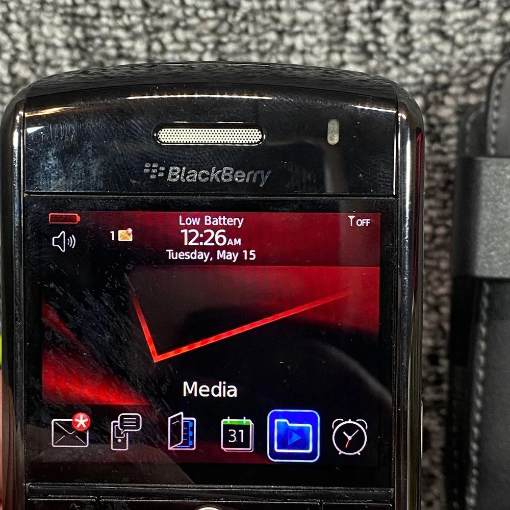 Blackberry Tour 9630 Smartphone Verizon OS 5 Black QWERTY Keyboard Case Bundle